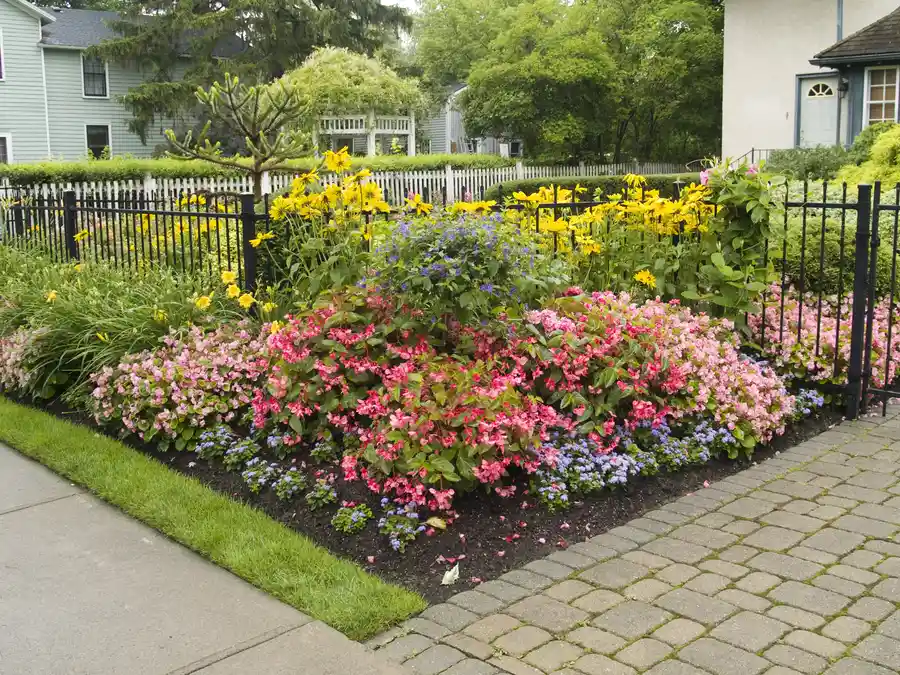 The Benefits Of Hiring A Professional Landscaper in Lakewood, WA The Benefits Of Hiring A Professional Landscaper in Lakewood, WA